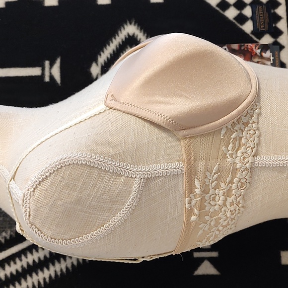 🧁 GUC Wacoal Brand Intimates Embrace Lace Minimizer Underwire Bra, Nude, 34D - Picture 5 of 9